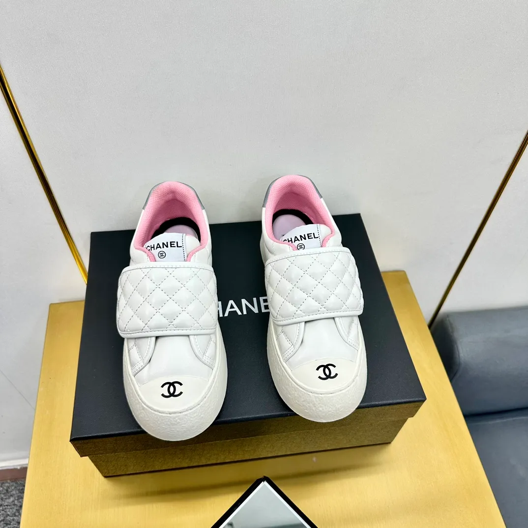 👟👟Ex-factory price 600👟👟 Chanel bread shoes ~ original calfskin panda shoes Chanel 25C latest hot style panda black and white sports shoes casual sneakers Xiaoxiang hot item classic black and white panda color coco girls must pay Fabric: original custom mixed sheepskin lining: original imported breathable mesh lining outsole: Original molded rubber + TPU combination Size: Women's 35-40